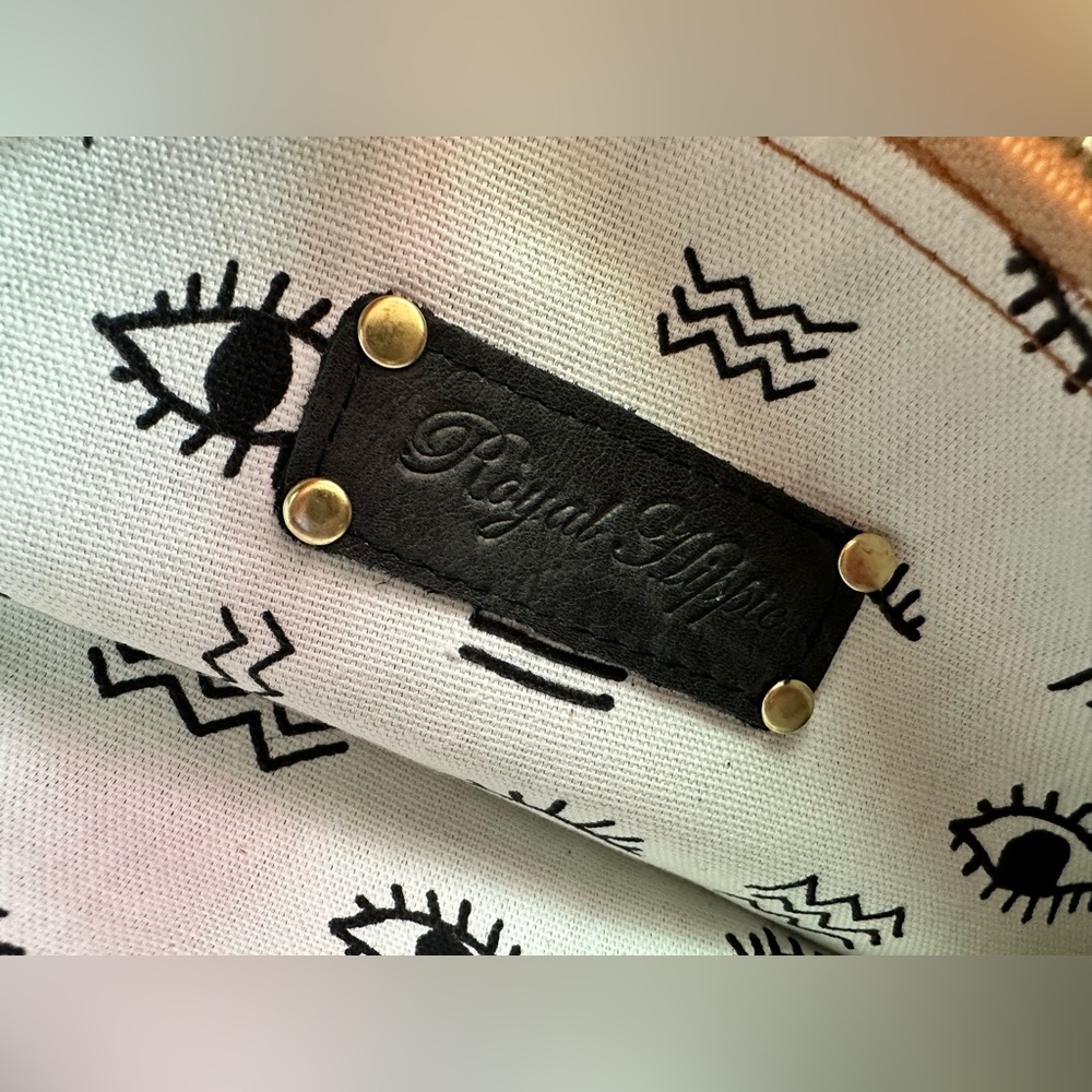 ROYAL HIPPIE CLUTCH ๐๏ธ - Picture 9 of 9